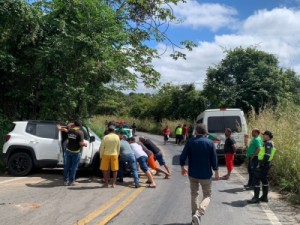 Grave acidente com mulher ferida fecha rodovia Barbalha/Jardim