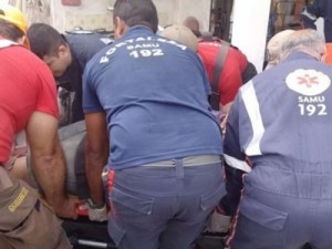 Homem de 250 kg é resgatado pelos bombeiros após cair de cadeira em Fortaleza