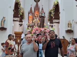 Carregadores do Pau da Bandeira a primeira noite trezenária de Santo Antônio 2023