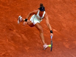 Bia Haddad perde para Iga Swiatek na semifinal de Roland Garros