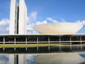 Câmara aprova projeto que propõe tornar crime a discriminação de políticos