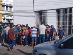 Mulher com veículo desgovernado atropela idosa e bate em várias motos, no Crato