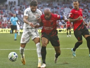 Athletico sufoca Corinthians no 1º tempo, cola no G-4 e tem mudança de postura com Wesley Carvalho