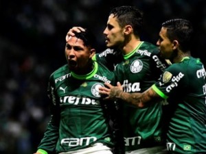 Palmeiras goleia e avança na Libertadores com melhor campanha