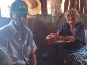 Após quase 80 anos juntos, idosos centenários morrem no mesmo dia, com apenas quatro horas de diferença