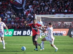 Atlético-GO e Vila Nova marcam no fim e empatam clássico no Antônio Accioly