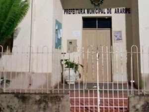 Ex-prefeito no Ceará é alvo de ação por nomear servidor fantasma com salário de mais de R$ 100 mil