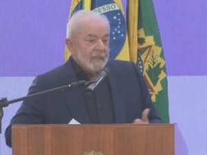 Lula sanciona lei para assegurar igualdade salarial entre homens e mulheres na mesma função