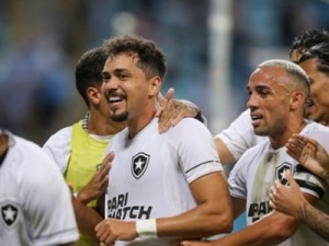 Botafogo vence o Grêmio e dispara na liderança do Brasileirão