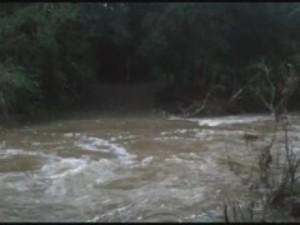 Ciclone no RS: ponte fica submersa e cidades registram alagamentos após chuva