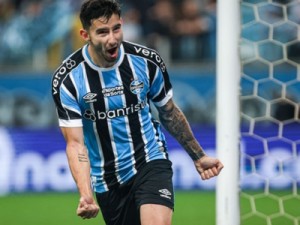 Grêmio vence Bahia nos pênaltis e avança para a semi da Copa do Brasil