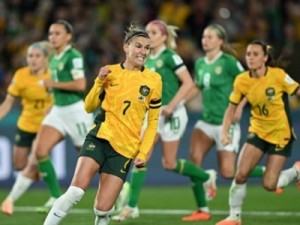 Sem Sam Kerr, Austrália bate Irlanda na estreia na Copa do Mundo Feminina