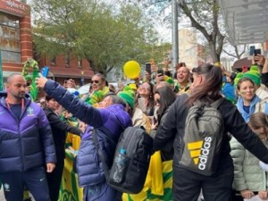 Seleção brasileira chega a Adelaide para a estreia na Copa do Mundo