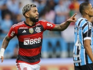 Flamengo domina Grêmio na Arena e abre boa vantagem na semi