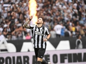 Botafogo vence o Coritiba e 'conquista' primeiro turno do Brasileirão