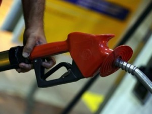 Preços médios da gasolina e do etanol caem pela 4ª semana seguida nos postos, mostra ANP