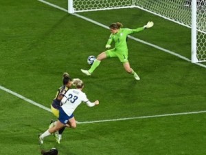 Inglaterra vence Colômbia de virada e avança à semifinal da Copa pela terceira vez