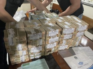 PF apreende R$ 3,2 milhões em sacos de lixo em Roraima