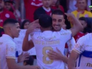 Com lei do ex, Fortaleza vence o Inter no Beira-Rio pela primeira vez na história