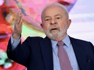 Lula adia reforma ministerial; mudanças devem ficar para depois de viagem à África