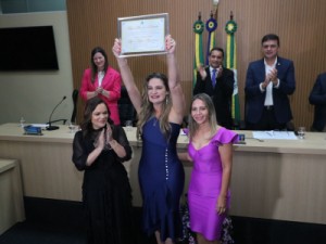 Câmara inaugura sala da Procuradoria Especial da Mulher e outorga Título de Cidadã a Senadora Augusta Brito