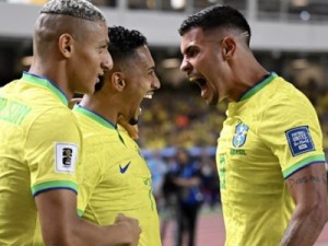 Brasil goleia Bolívia com dedo de Diniz e recorde de Neymar