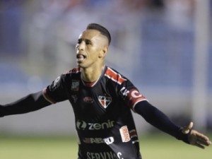 Com gol heroico de Ciel, Ferroviário vence o Caxias e é finalista da Série D