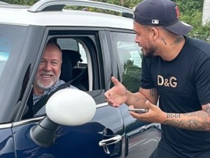 Mano Menezes chega ao CT do Corinthians para assinar contrato e dar primeiro treino