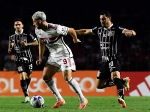 São Paulo vira sobre o time misto do Corinthians e vence a segunda seguida no Brasileiro