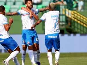 Bahia vence o Goiás em jogo "maluco" com 10 gols e sai do Z-4