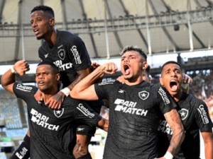 Botafogo supera o Fluminense, volta a vencer no Brasileirão e amplia vantagem na liderança