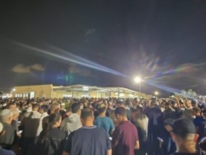 Funeral de brasileira morta em rave pelo Hamas reúne multidão em Israel