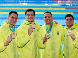 Guilherme Costa e revezamento 4x100m livre masculino conquistam ouro no 1º dia de natação do Pan