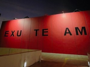 Pedido de deputada para retirar painel 'Exu te ama' é preconceituoso e intolerante, diz Dragão do Mar