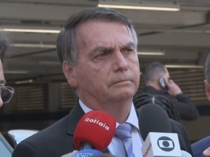 1.365 pessoas com mandados de prisão doaram dinheiro para o ex-presidente Jair Bolsonaro