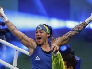 Pan 2023: Bia Ferreira vence colombiana na final e é ouro no boxe