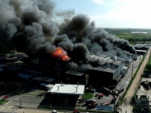 Incêndio atinge fábrica da Cacau Show em Linhares, no Norte do ES