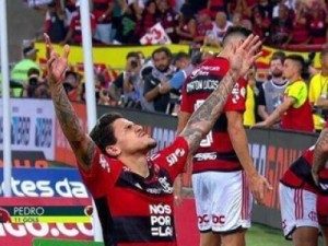 Flamengo vence Palmeiras com autoridade e diminui diferença para o topo da tabela