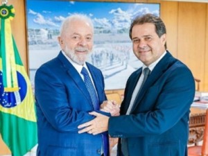 Evandro se encontra com Lula em Brasília após confirmar ida ao PT