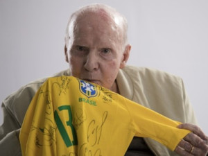 Morre Zagallo, o único tetracampeão mundial de futebol