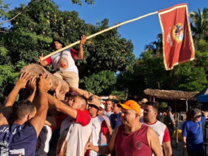 15º pau de bandeira itinerante abre festa de São Sebastião na Santa Cruz, em Barbalha