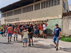 Barbalha: pau de bandeira itinerante abre festejos alusivos à São Sebastião na Macaúba