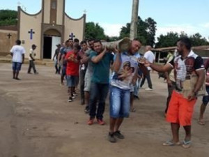 Pau de bandeira de padroeira hoje em duas comunidades em Barbalha