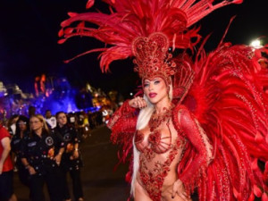 Após desmaio, Ana Paula Minerato usa fantasia de mais de R$ 50 mil para Carnaval