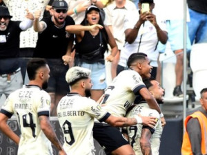 Corinthians vence o Santo André com gol no último minuto e mantém esperanças de classificação no Paulistão