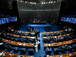 Fim da reeleição, mandatos de 5 anos, quarentena para militares: o que está em debate na reforma eleitoral