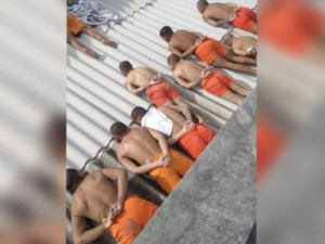 Dez detentos tentam fugir pelo telhado de presídio no Ceará