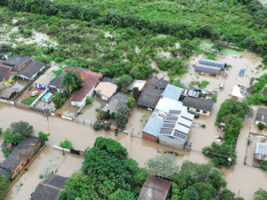 Chuvas no RS: ministério facilita saque e antecipa pagamentos do Bolsa Família no estado