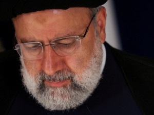 Ebrahim Raisi, presidente do Irã, morre em queda de helicóptero, diz TV estatal