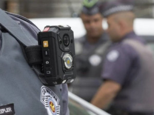 Maioria dos estados que adota câmeras corporais nas polícias usa gravação ininterrupta, aponta levantamento da USP